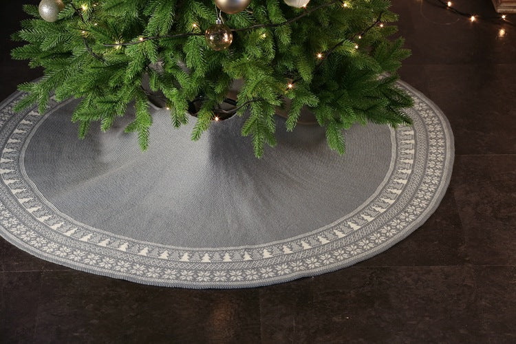 Exquisite Snowflake Christmas Tree Skirt