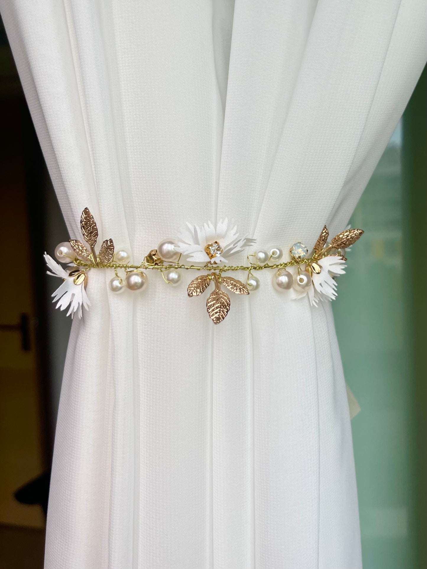 Elegant Gold Curtain Tiebacks with Leaves and Pearls