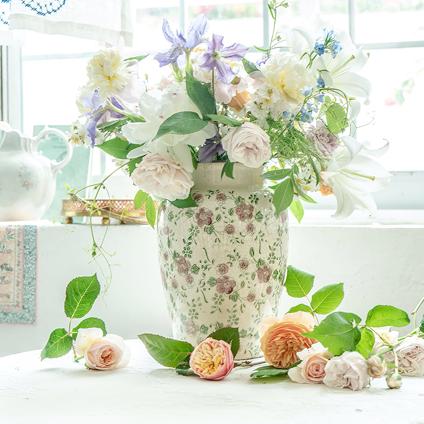 Ice-cracked glaze ceramic vase