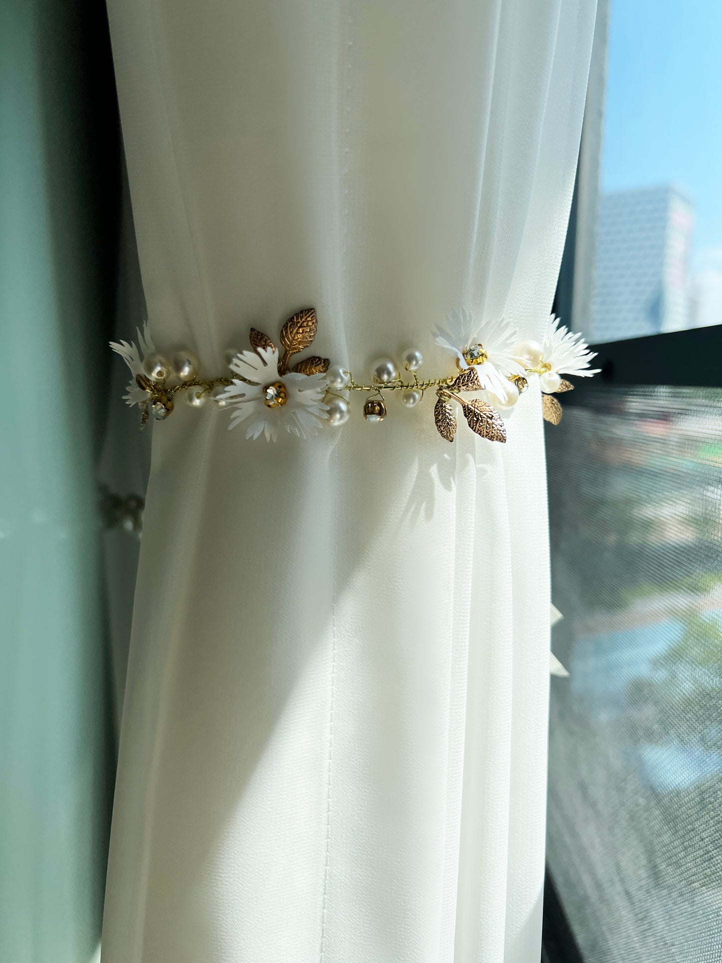 Elegant Gold Curtain Tiebacks with Leaves and Pearls